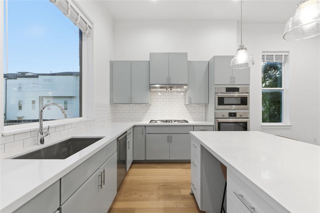 2412 Canal Street L, Houston, TX 77003