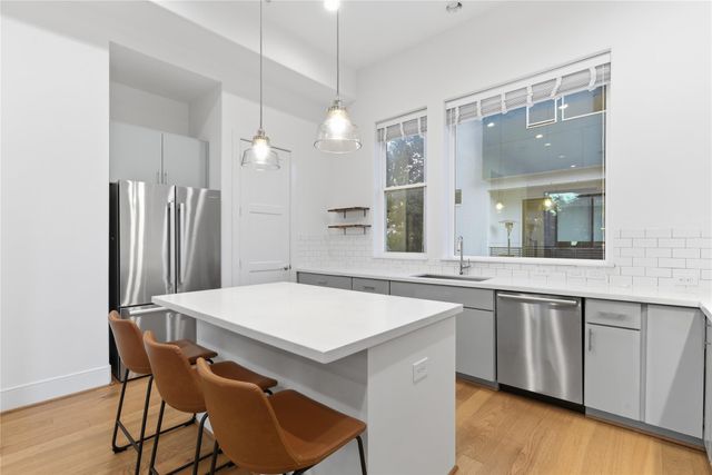 2412 Canal Street L, Houston, TX 77003