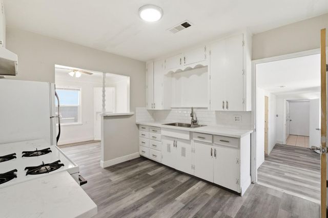 133 Oleander Avenue, Lemoore, CA 93245