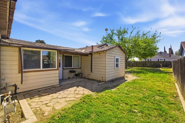 133 Oleander Avenue, Lemoore, CA 93245