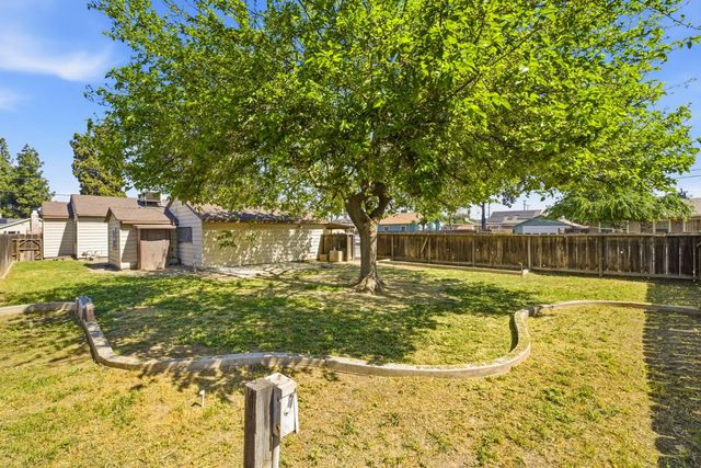 133 Oleander Avenue, Lemoore, CA 93245