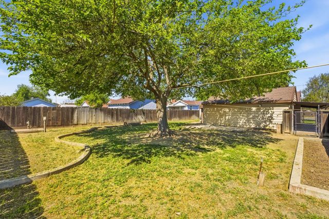 133 Oleander Avenue, Lemoore, CA 93245