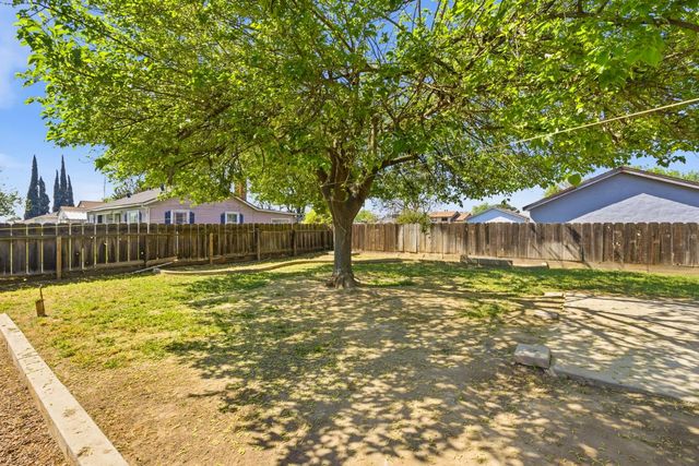 133 Oleander Avenue, Lemoore, CA 93245