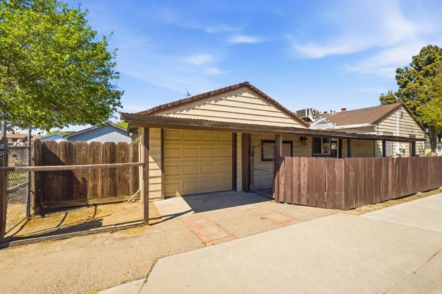 133 Oleander Avenue, Lemoore, CA 93245