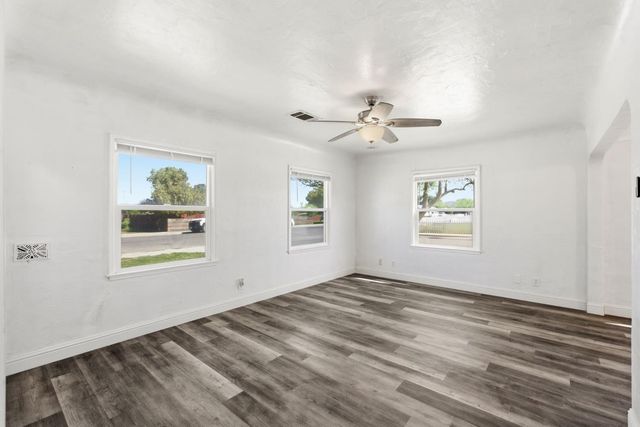 133 Oleander Avenue, Lemoore, CA 93245