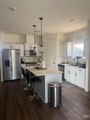 6611 Wind Wolfs Lane, Bakersfield, CA 93313