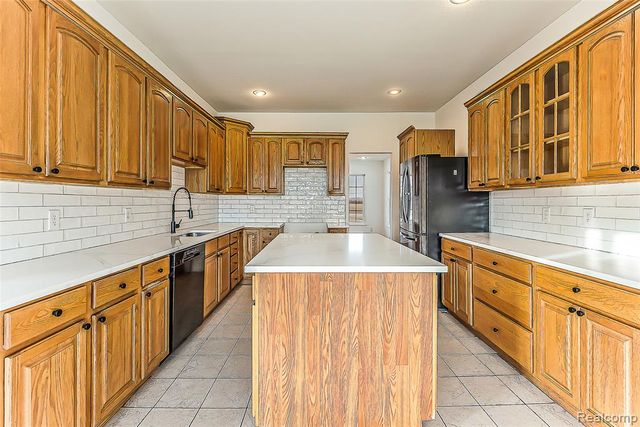 2611 Toben Road, Carleton, MI 48117