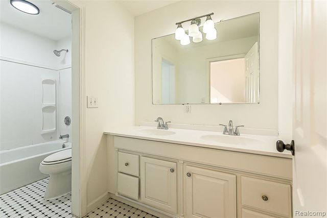 2611 Toben Road, Carleton, MI 48117