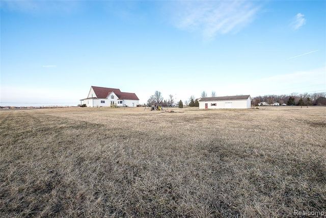 2611 Toben Road, Carleton, MI 48117