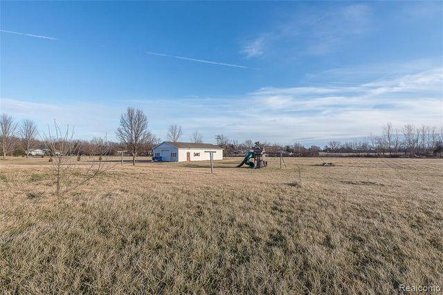 2611 Toben Road, Carleton, MI 48117