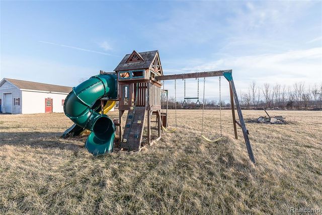 2611 Toben Road, Carleton, MI 48117