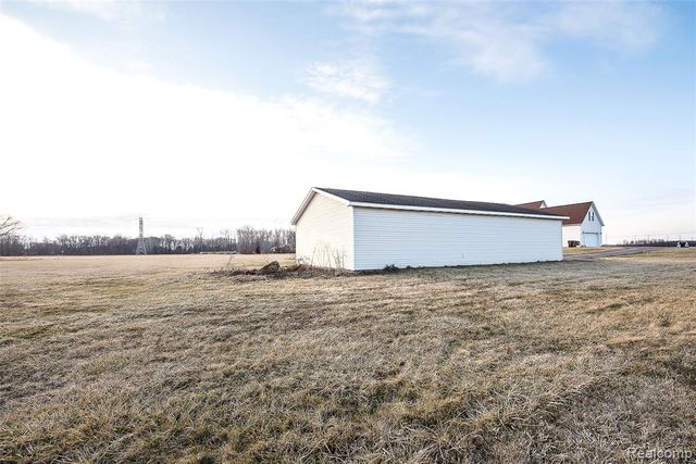 2611 Toben Road, Carleton, MI 48117