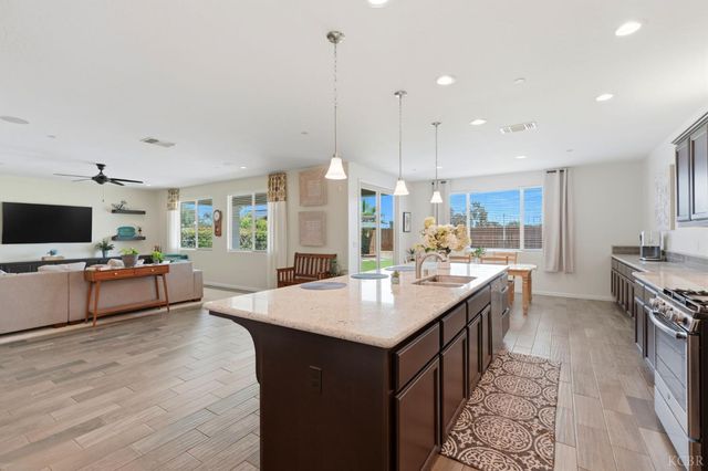470 Daphne Lane, Lemoore, CA 93245