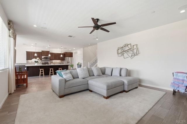 470 Daphne Lane, Lemoore, CA 93245