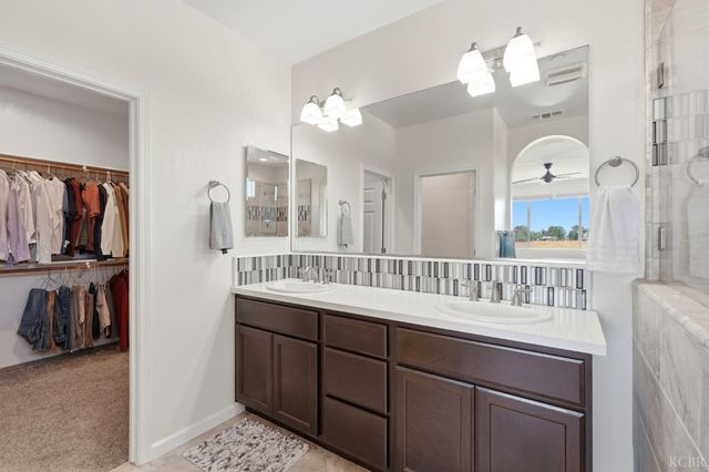 470 Daphne Lane, Lemoore, CA 93245