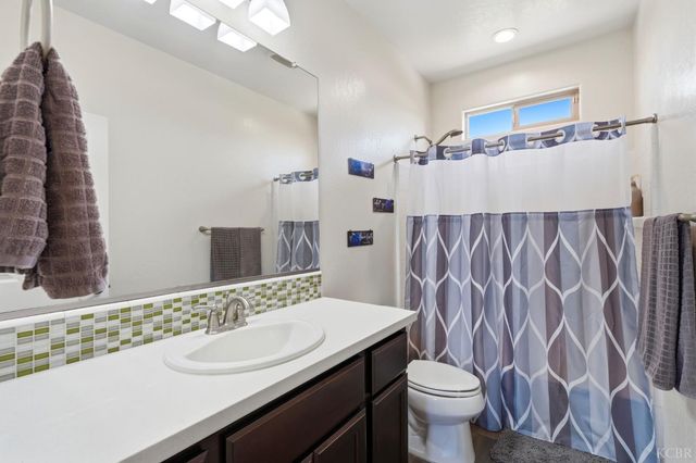 470 Daphne Lane, Lemoore, CA 93245