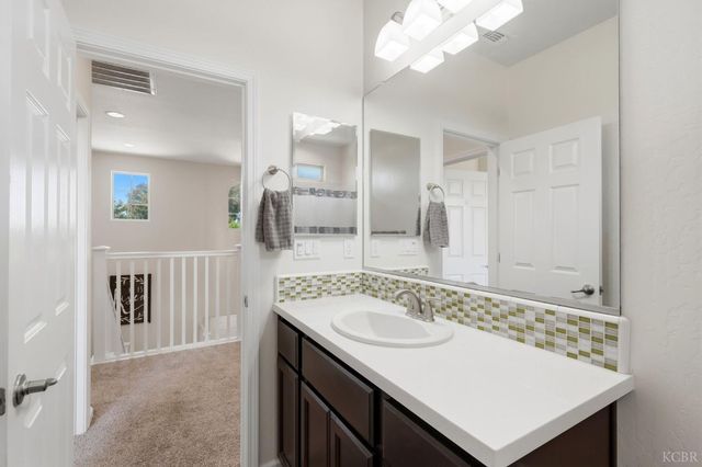 470 Daphne Lane, Lemoore, CA 93245