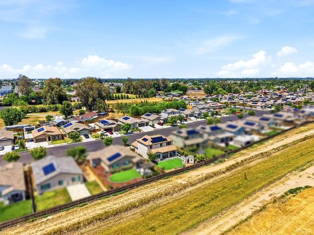 470 Daphne Lane, Lemoore, CA 93245