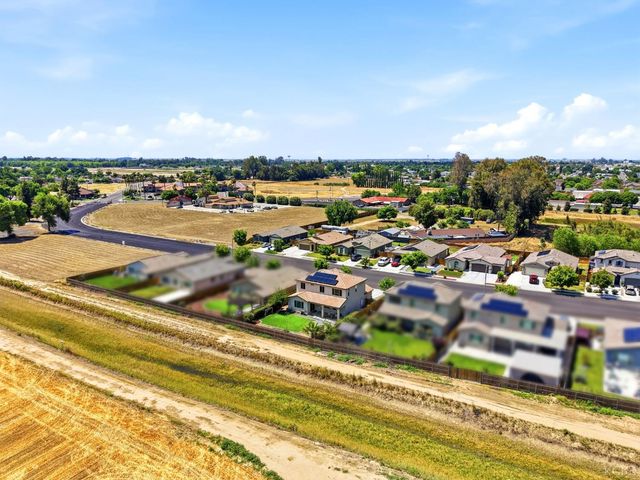 470 Daphne Lane, Lemoore, CA 93245