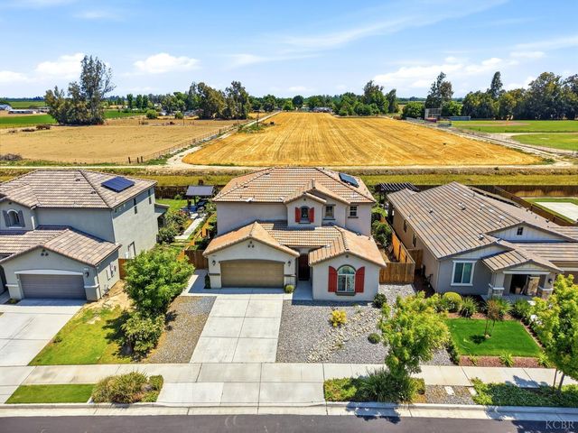 470 Daphne Lane, Lemoore, CA 93245