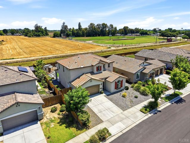 470 Daphne Lane, Lemoore, CA 93245