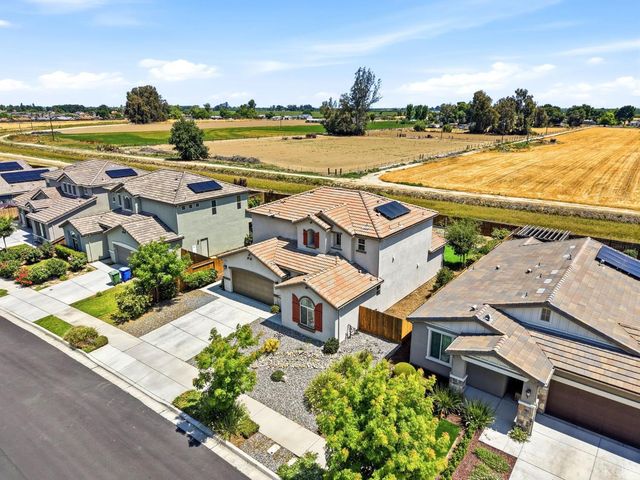 470 Daphne Lane, Lemoore, CA 93245