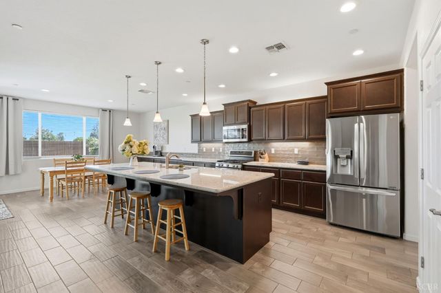 470 Daphne Lane, Lemoore, CA 93245