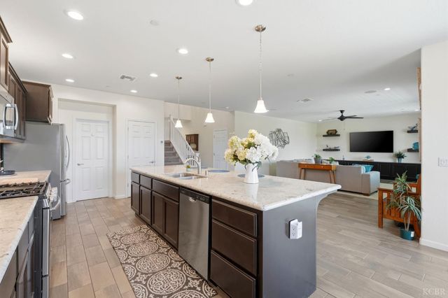 470 Daphne Lane, Lemoore, CA 93245