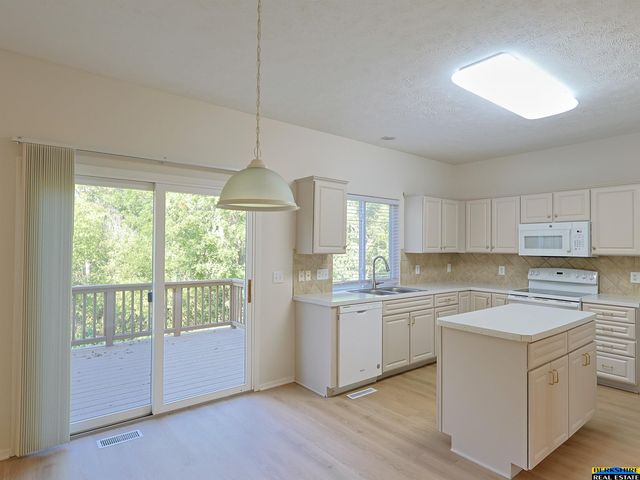 15218 Fowler Avenue, Omaha, NE 68116