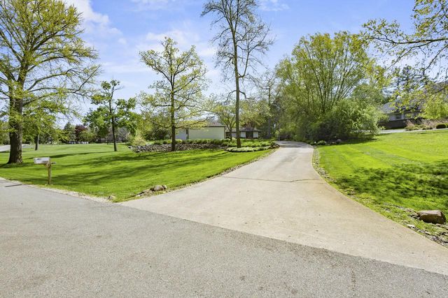 N1888 Loramoor LANE, Lake Geneva, WI 53147