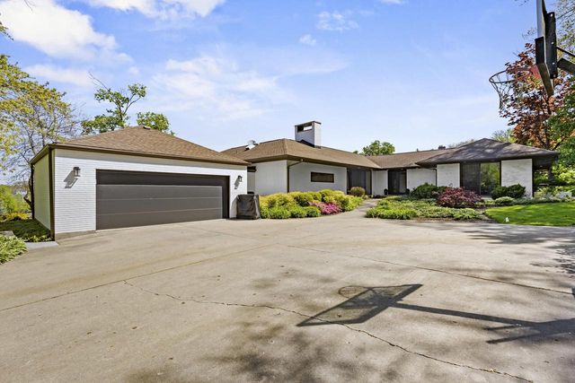 N1888 Loramoor LANE, Lake Geneva, WI 53147