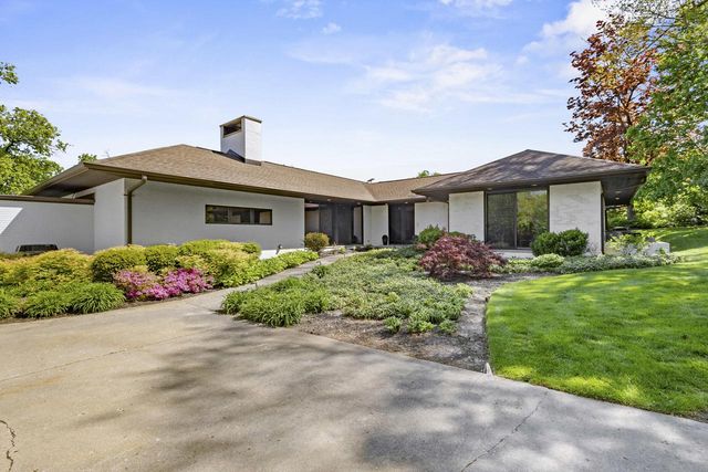 N1888 Loramoor LANE, Lake Geneva, WI 53147