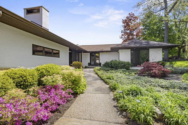 N1888 Loramoor LANE, Lake Geneva, WI 53147