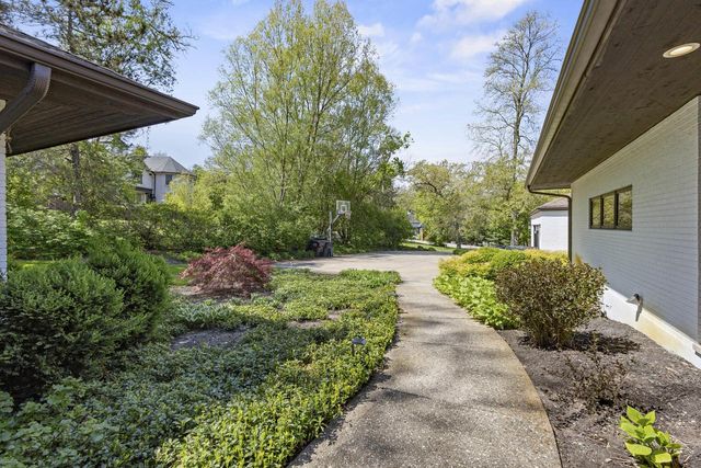 N1888 Loramoor LANE, Lake Geneva, WI 53147