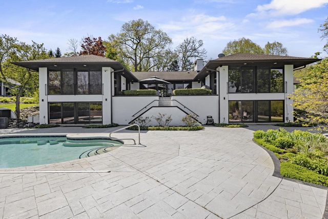 N1888 Loramoor LANE, Lake Geneva, WI 53147