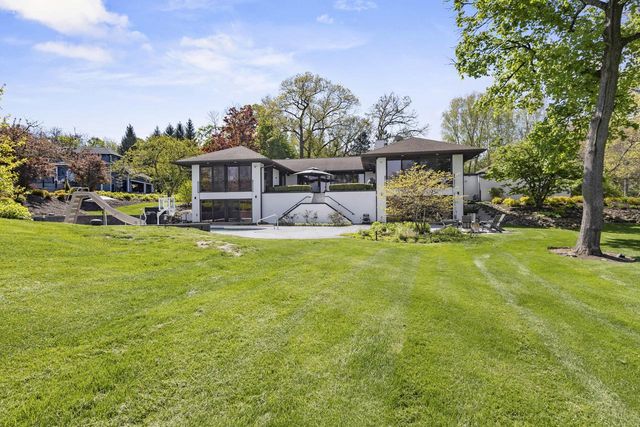 N1888 Loramoor LANE, Lake Geneva, WI 53147