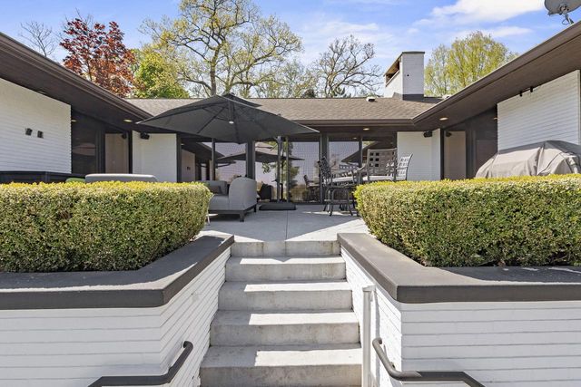 N1888 Loramoor LANE, Lake Geneva, WI 53147