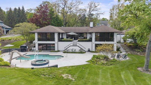 N1888 Loramoor LANE, Lake Geneva, WI 53147