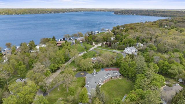 N1888 Loramoor LANE, Lake Geneva, WI 53147