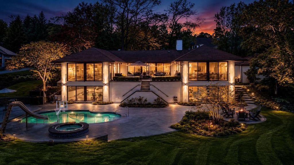 N1888 Loramoor LANE, Lake Geneva, WI 53147