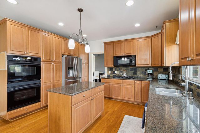 1858 SANDY SHORES Drive, Oxford, MI 48371