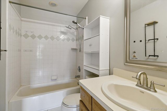 1858 SANDY SHORES Drive, Oxford, MI 48371