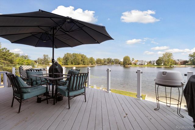 1858 SANDY SHORES Drive, Oxford, MI 48371