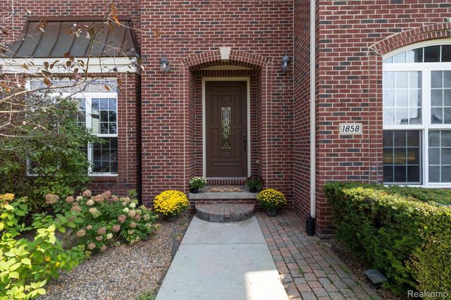 1858 SANDY SHORES Drive, Oxford, MI 48371