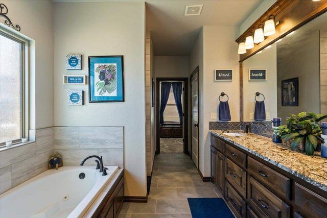 1631 NW Leona Cir, Lawton, OK 73505