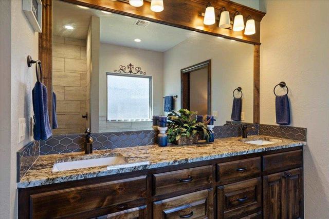 1631 NW Leona Cir, Lawton, OK 73505