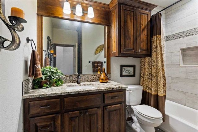 1631 NW Leona Cir, Lawton, OK 73505