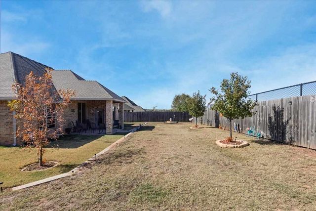 1631 NW Leona Cir, Lawton, OK 73505