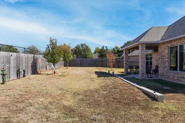 1631 NW Leona Cir, Lawton, OK 73505