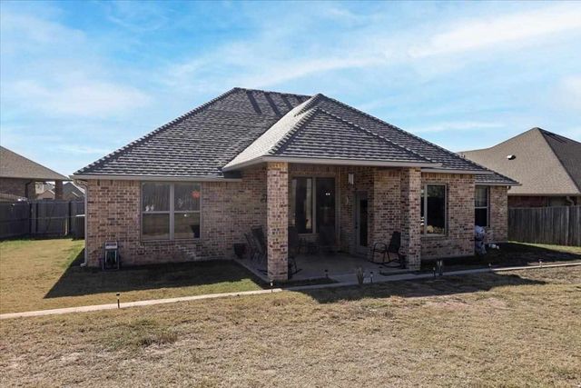 1631 NW Leona Cir, Lawton, OK 73505